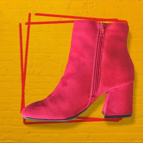 NEW Bamboo Moody Red Faux Suede Ankle BOOTIE - Picture 3 of 6